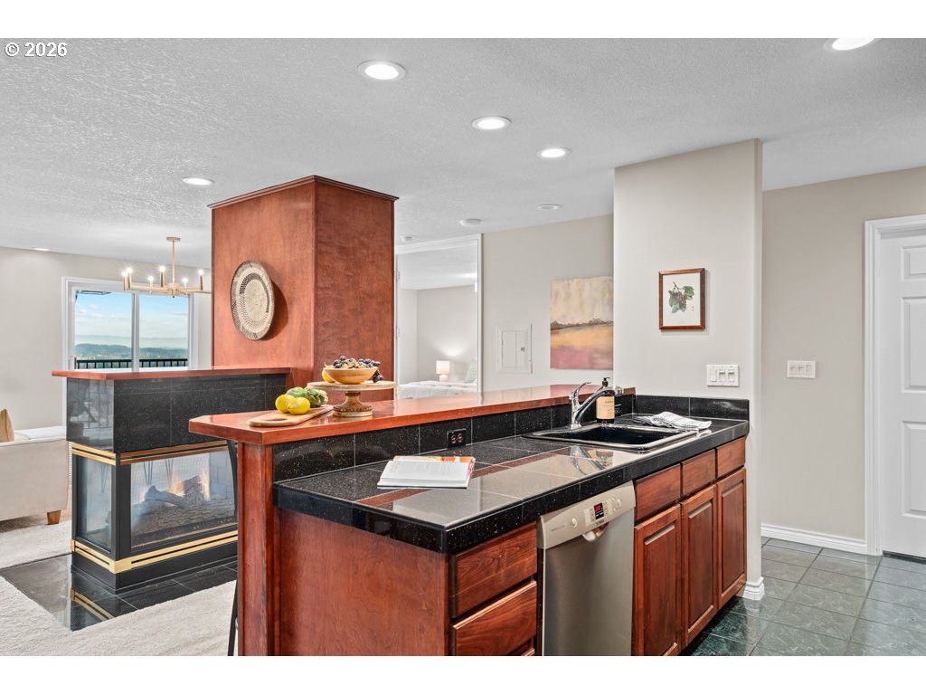 Photo #9: 605273172 Listing: Photo #9