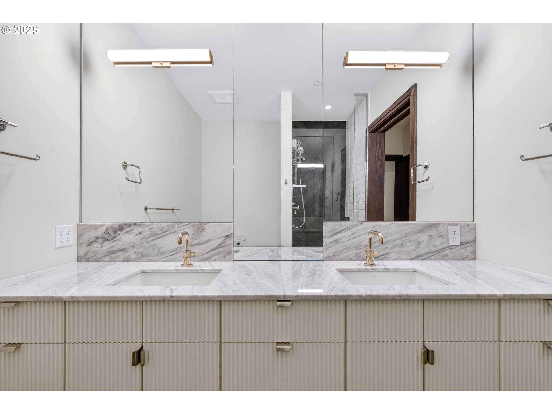 21 D AVE UNIT 5, Lake Oswego, OR, 97034