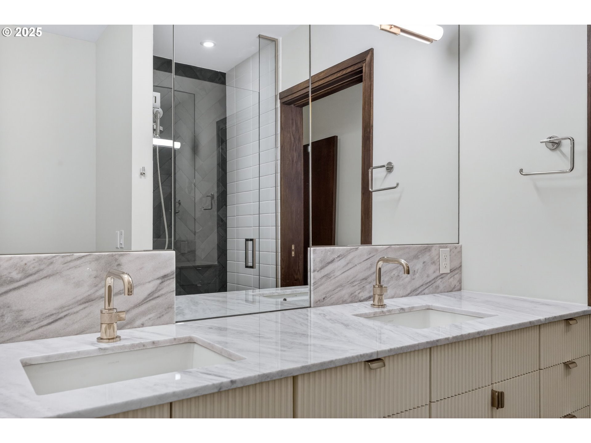 21 D AVE UNIT 5, Lake Oswego, OR, 97034