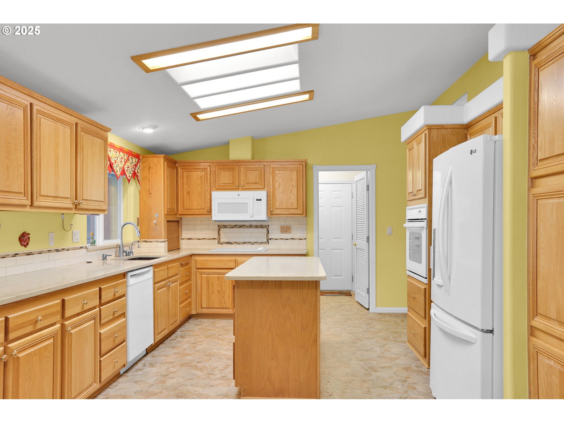 2488 NORTHAMPTON, Eugene, OR, 97404