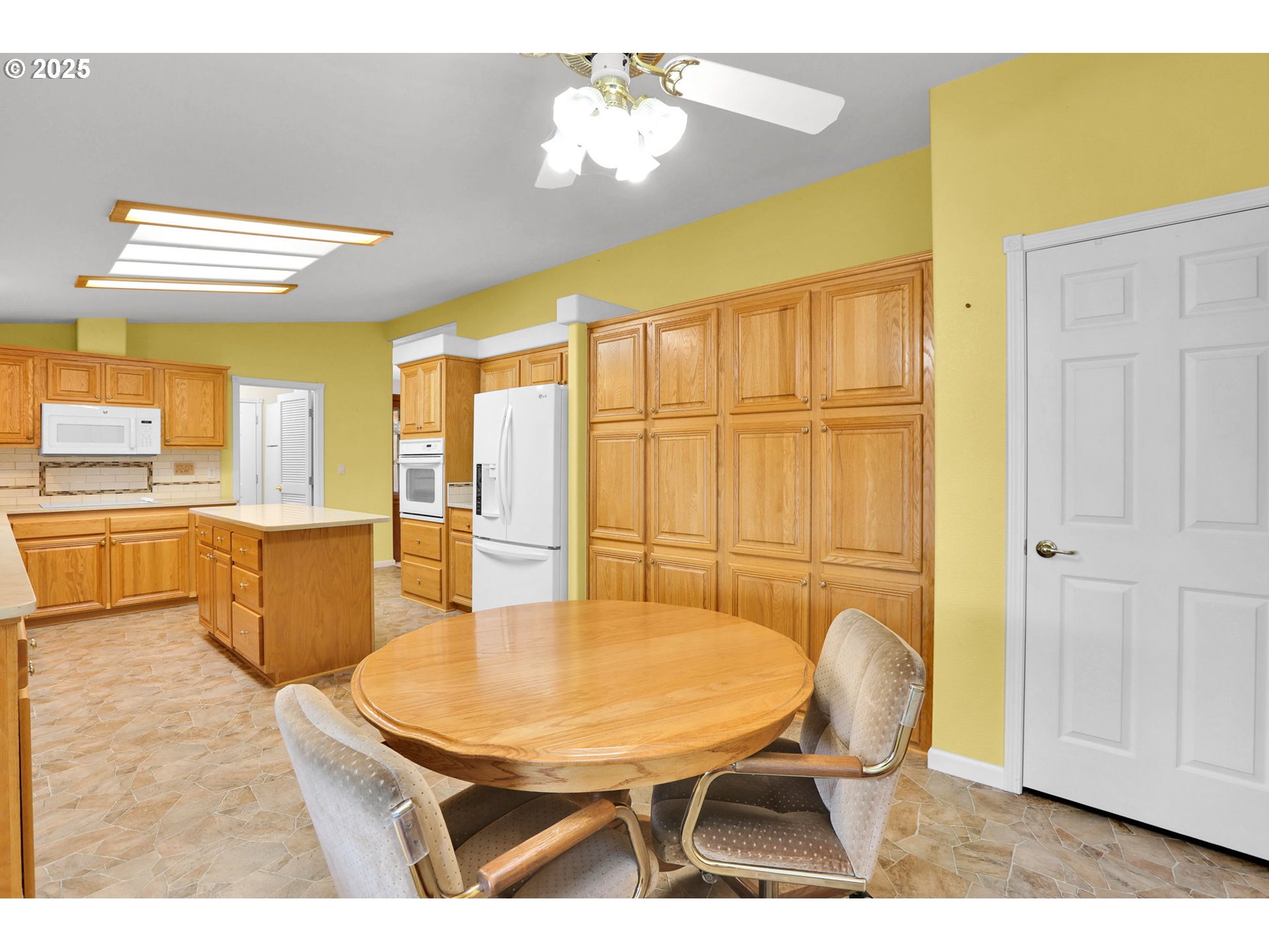 2488 NORTHAMPTON, Eugene, OR, 97404