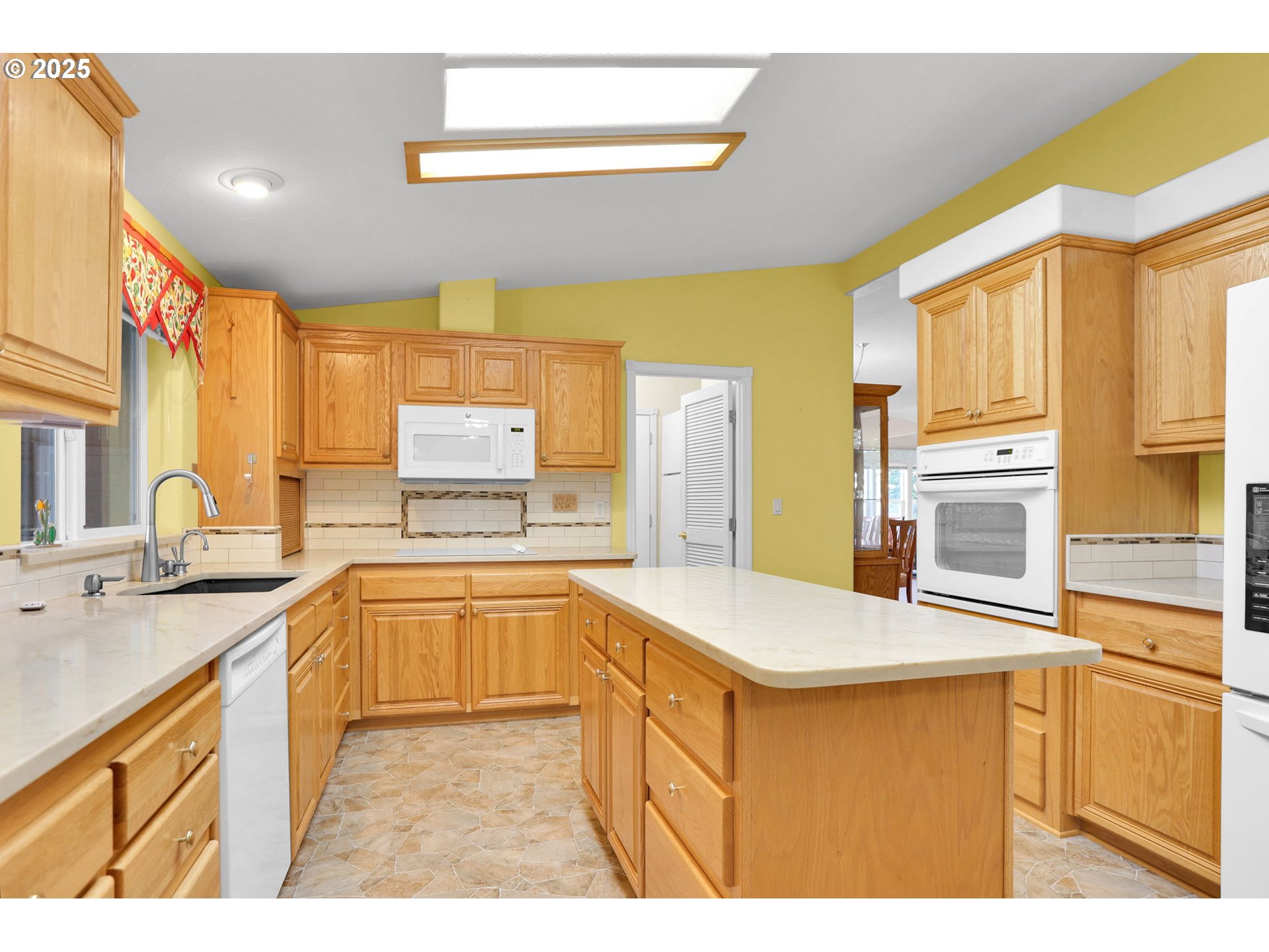 2488 NORTHAMPTON, Eugene, OR, 97404