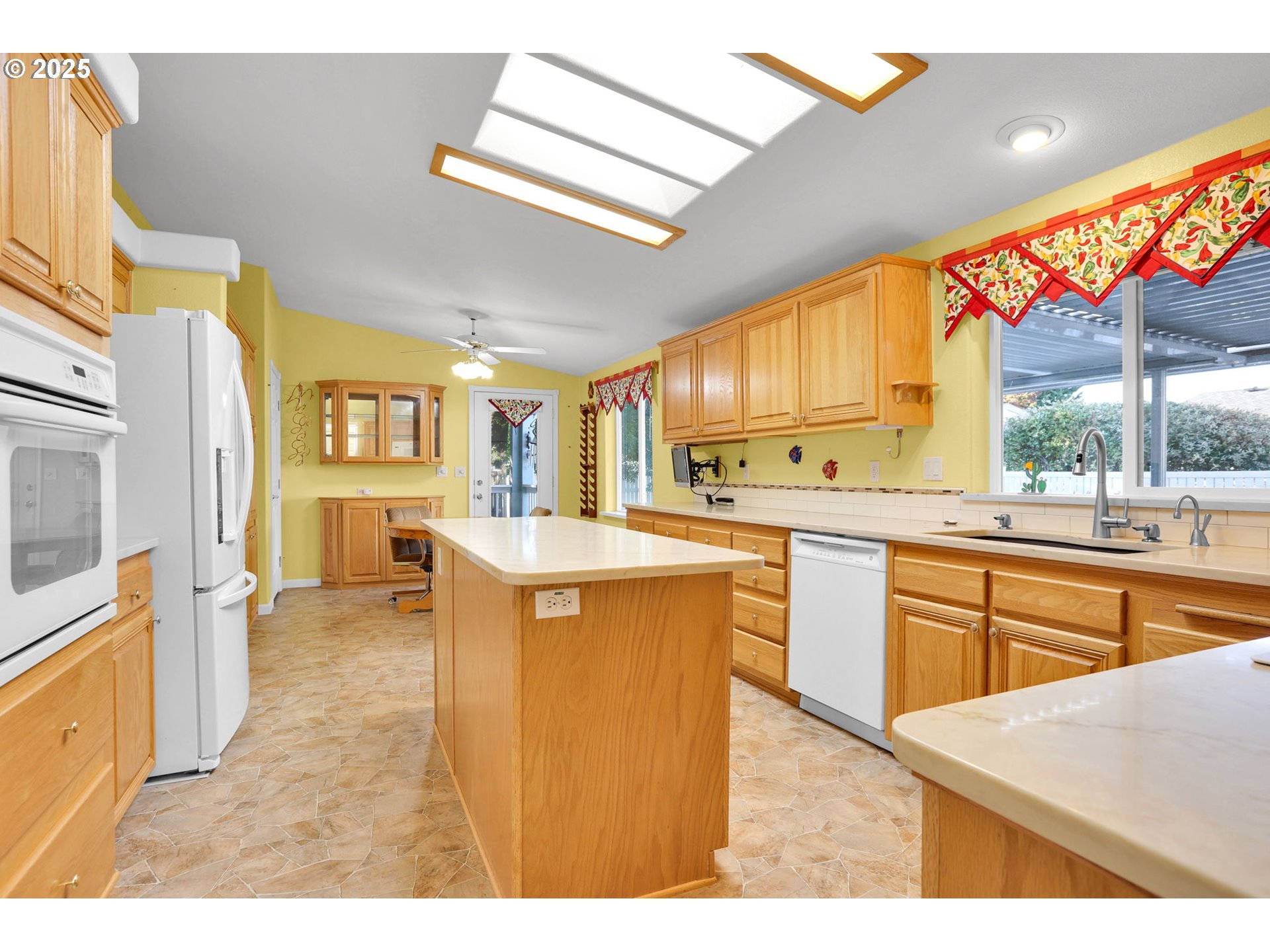 2488 NORTHAMPTON, Eugene, OR, 97404