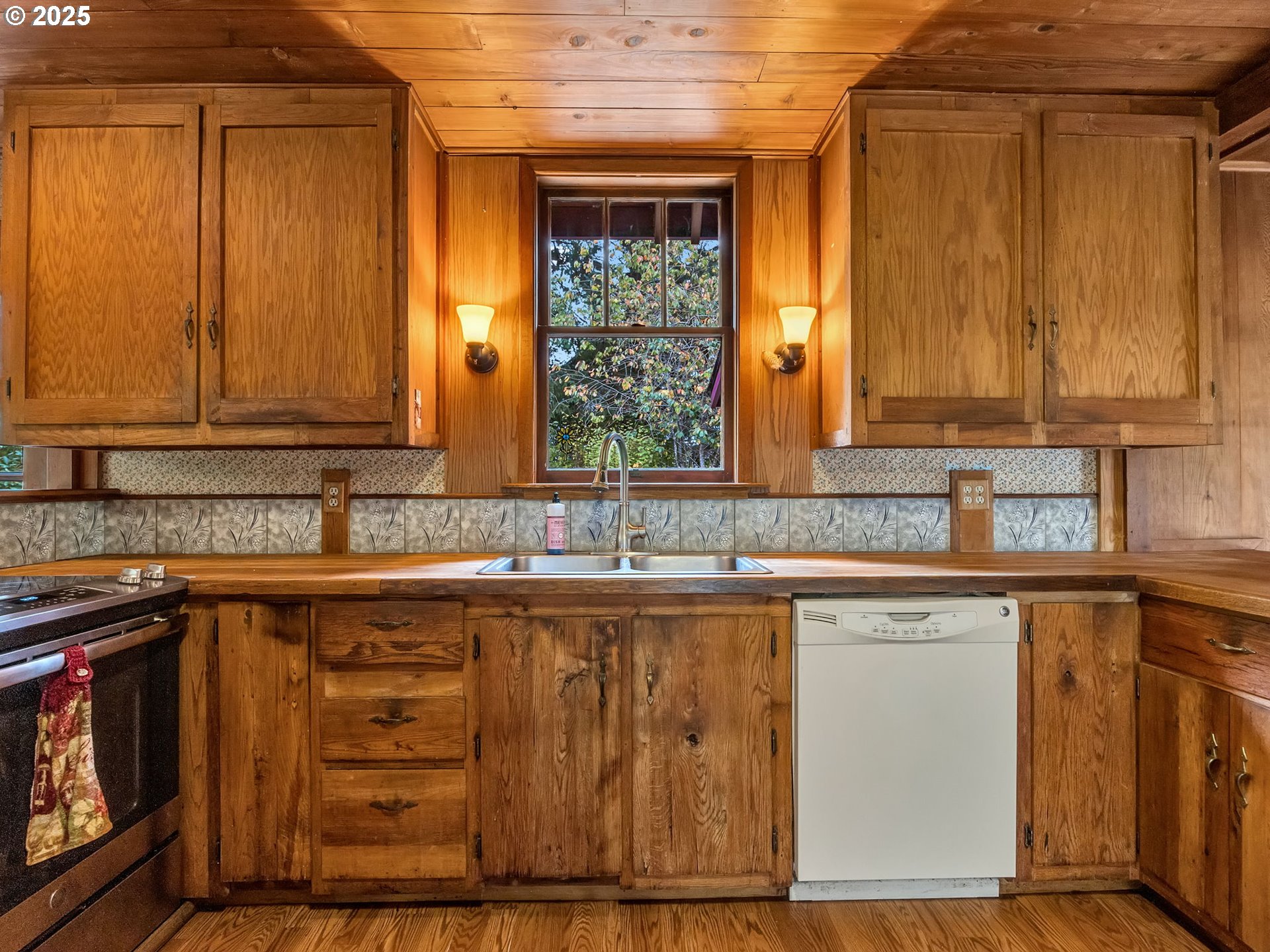44072 Anderson LN, Astoria, OR, 97103