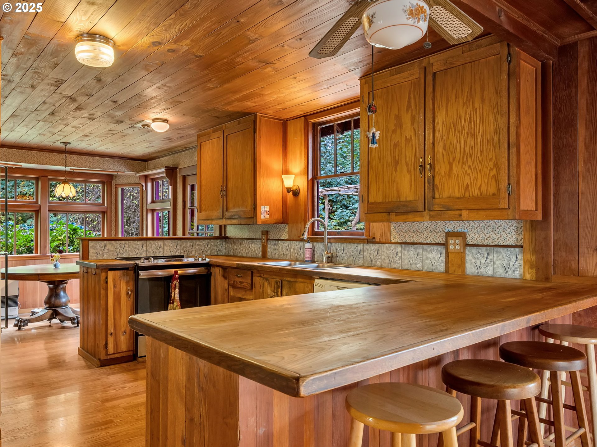 44072 Anderson LN, Astoria, OR, 97103