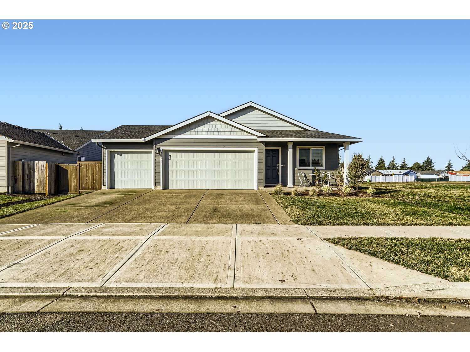 Photo of 387 KILLIAN SPRING DR Woodburn OR 97071