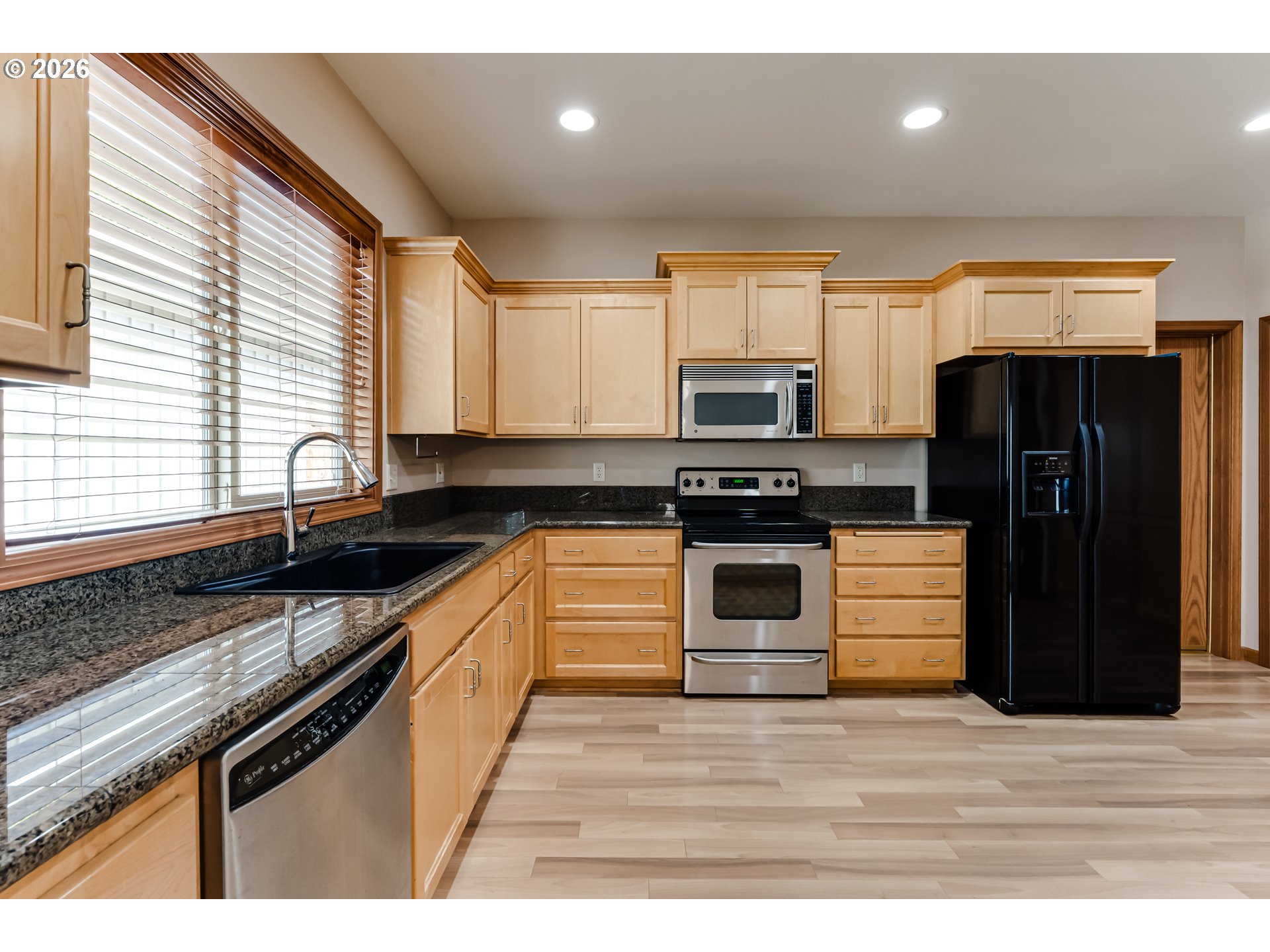 2099 LAKE SHORE DR, Eugene, OR, 97408