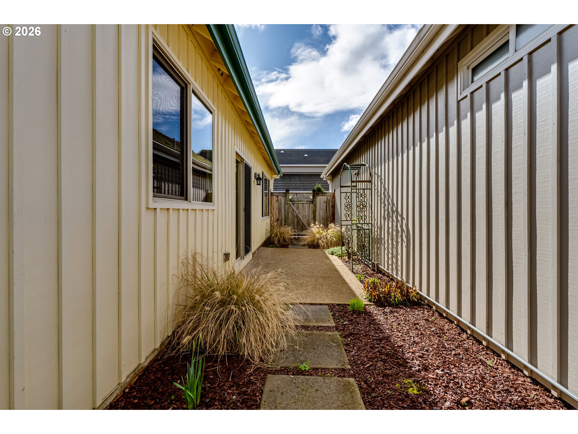 2099 LAKE SHORE DR, Eugene, OR, 97408