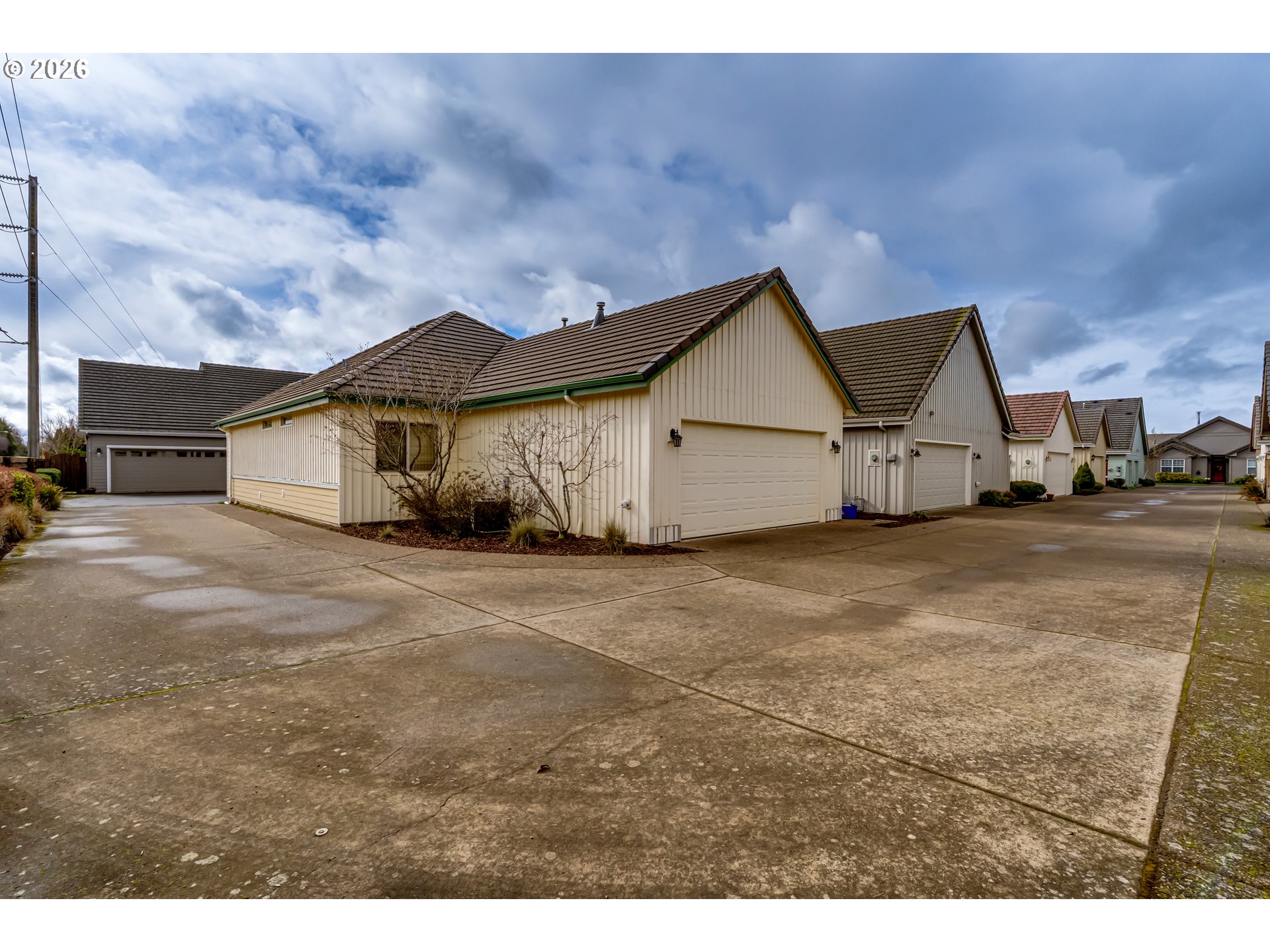 2099 LAKE SHORE DR, Eugene, OR, 97408