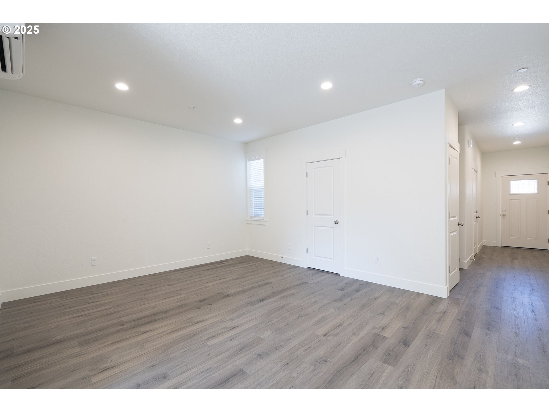 Photo #5: 610227350 Listing 