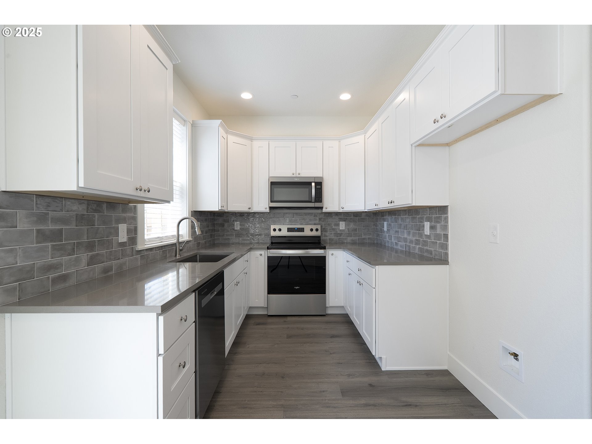 Photo #6: 610227350 Listing 