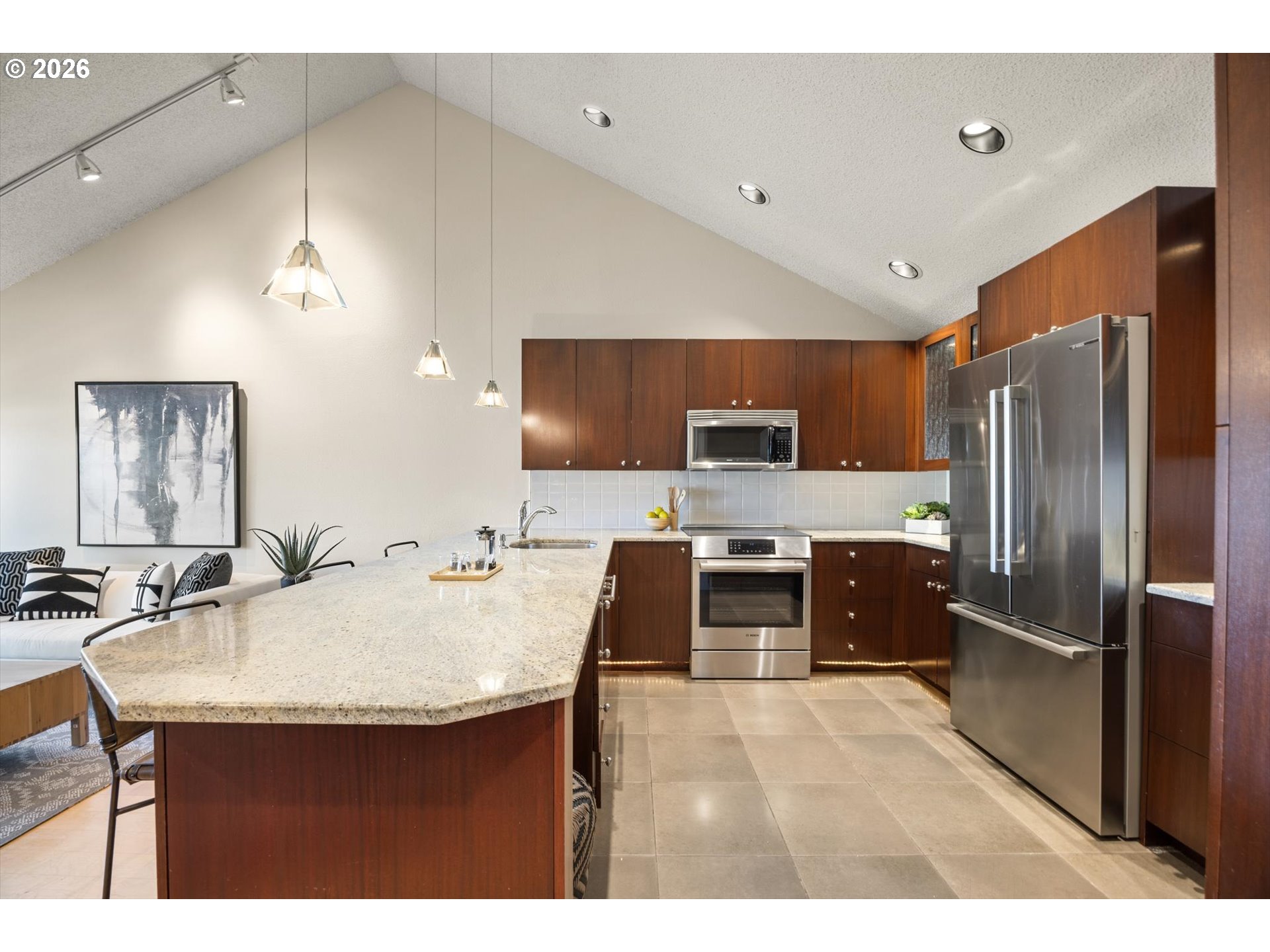 Photo #4: 611760283 Listing: Photo #4