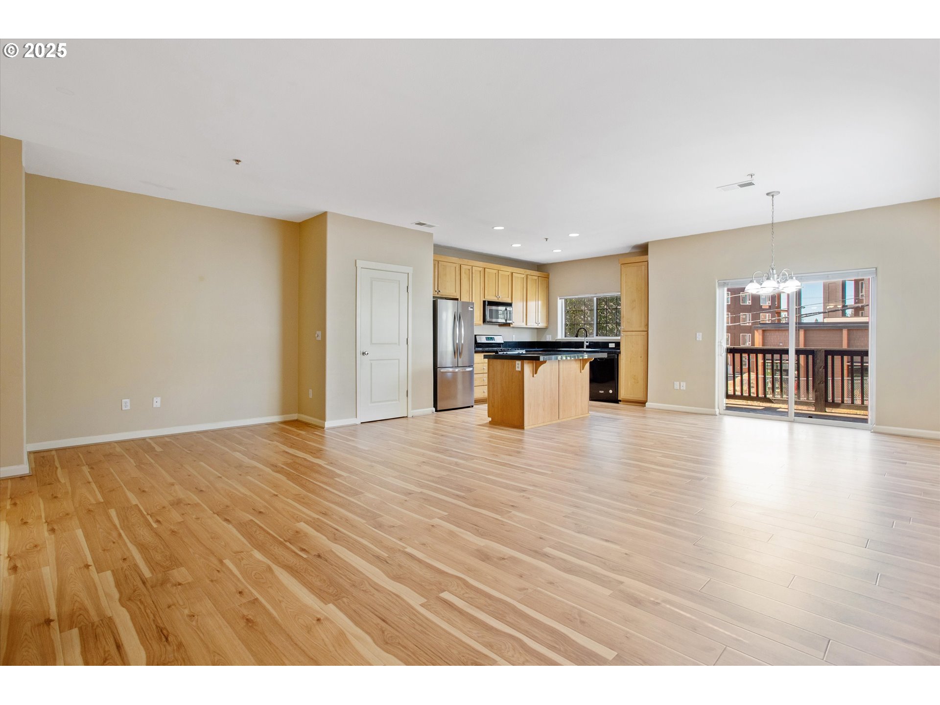 Photo #5: 612182130 Listing 