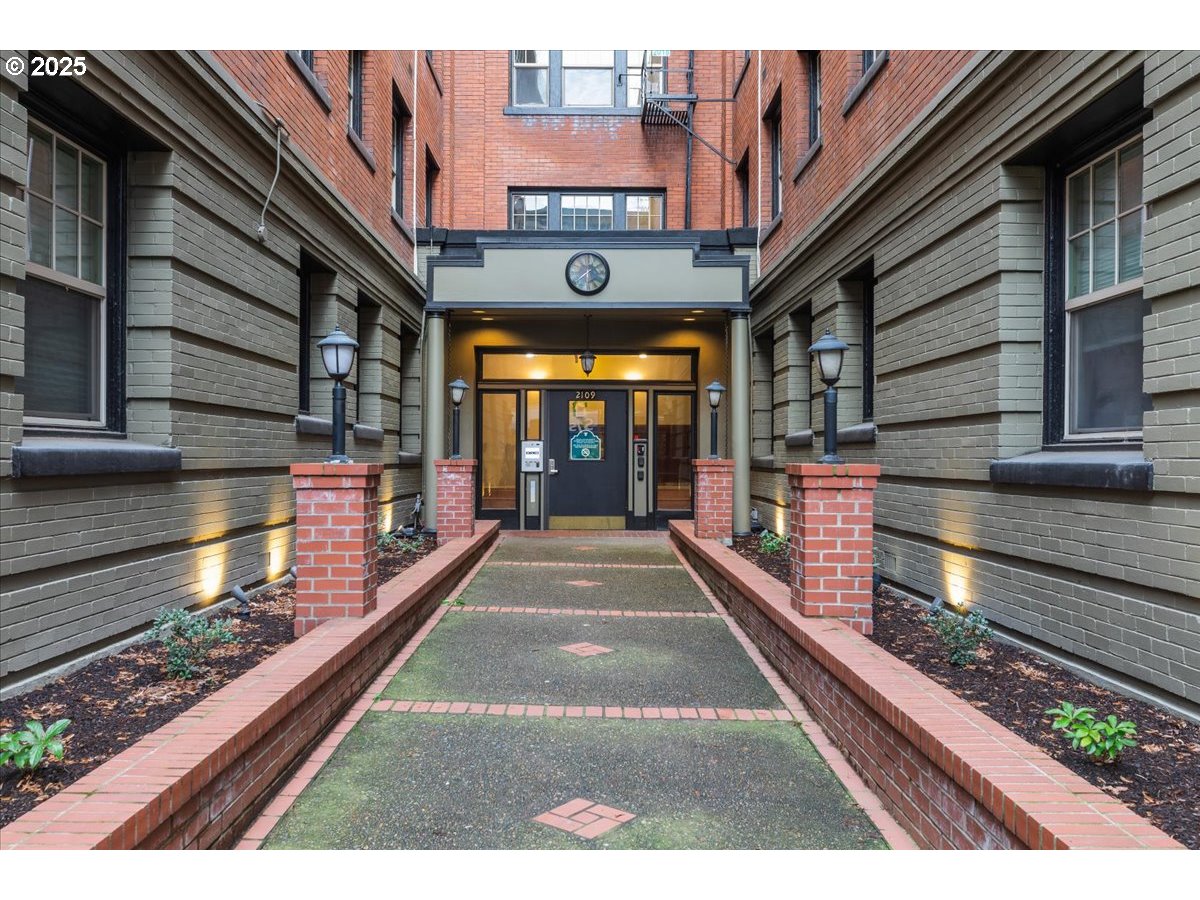 2109 NW IRVING ST UNIT 208, Portland, OR, 97210