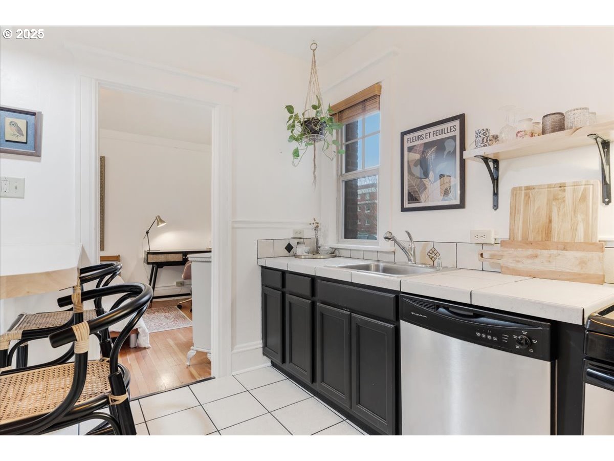 2109 NW IRVING ST UNIT 208, Portland, OR, 97210