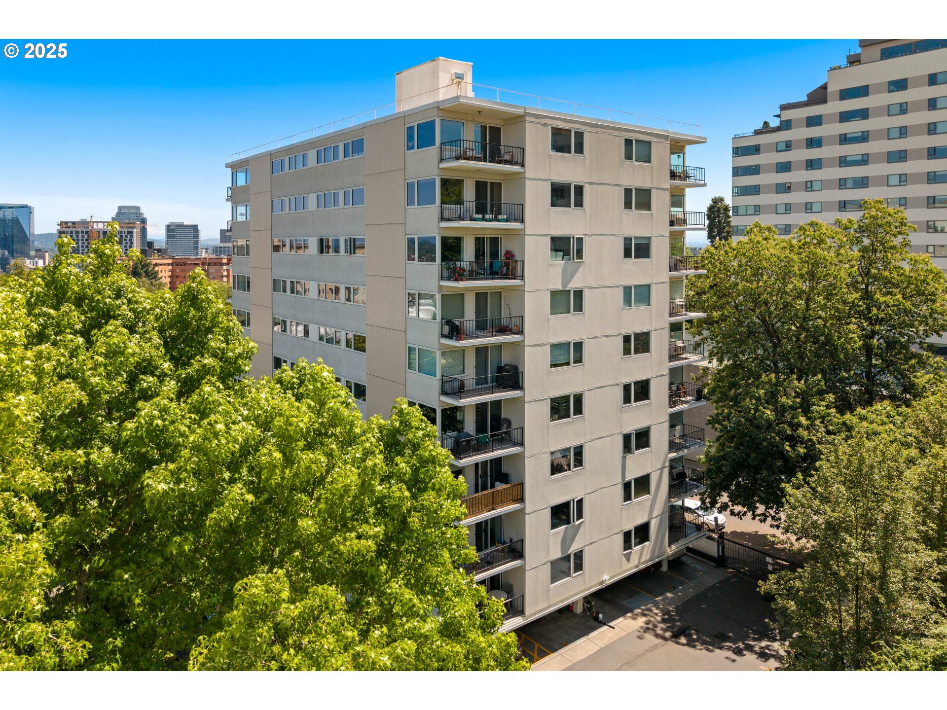 Browse Active GOOSE HOLLOW Condos For Sale