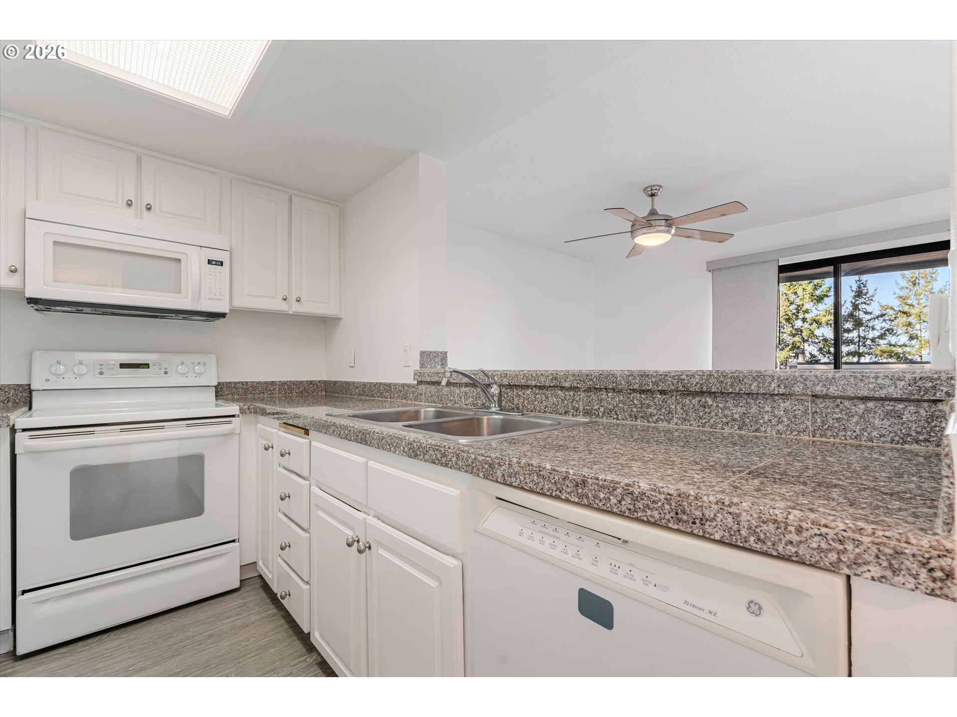 Photo #4: 616481459 Listing: Photo #4