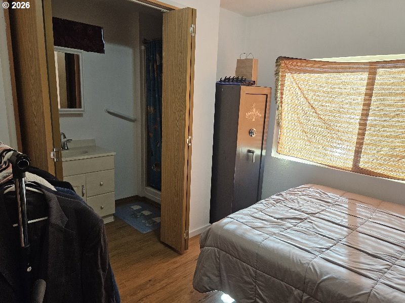 Bedroom, Primary
