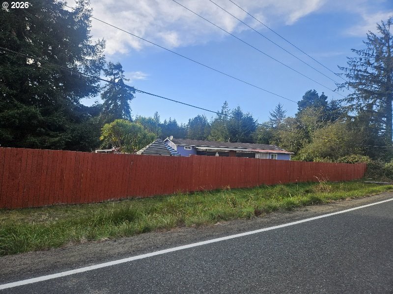 93639 DEER HAVEN LN, North Bend, OR 97459