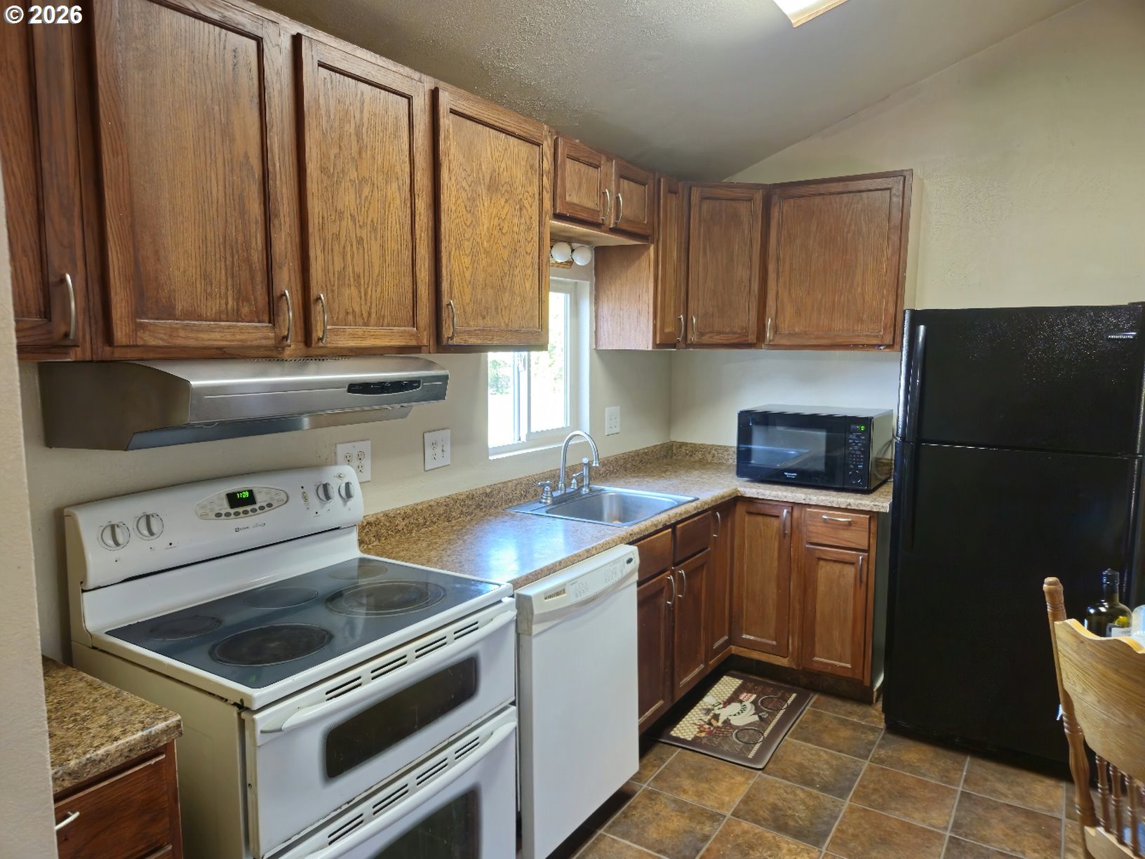 93639 DEER HAVEN LN, North Bend, OR 97459