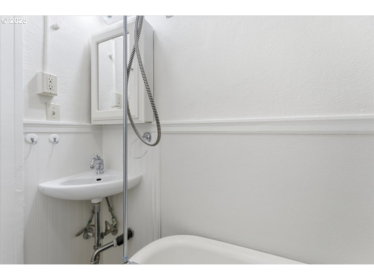 Photo #12: 620380498 Listing: Photo #12