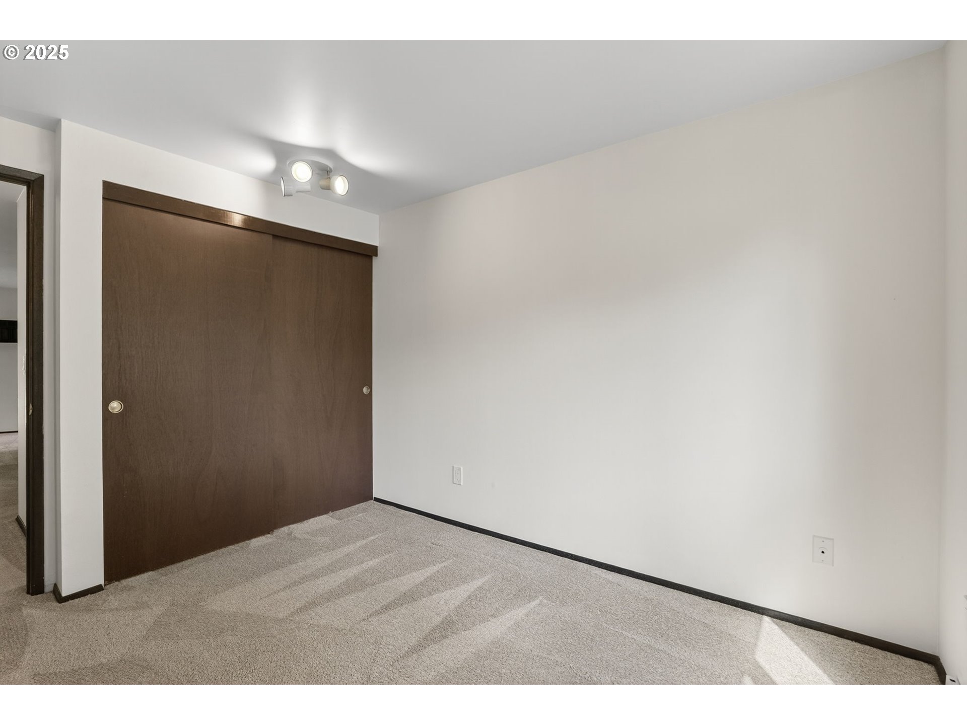 Photo #8: 621367279 Listing: Photo #8