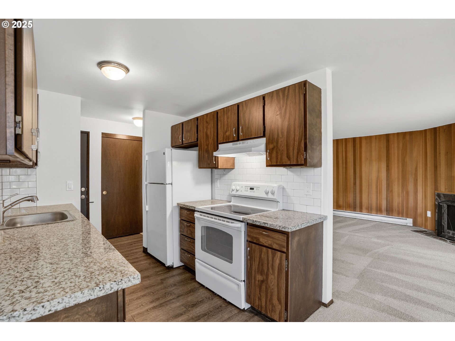 Photo #3: 621367279 Listing 