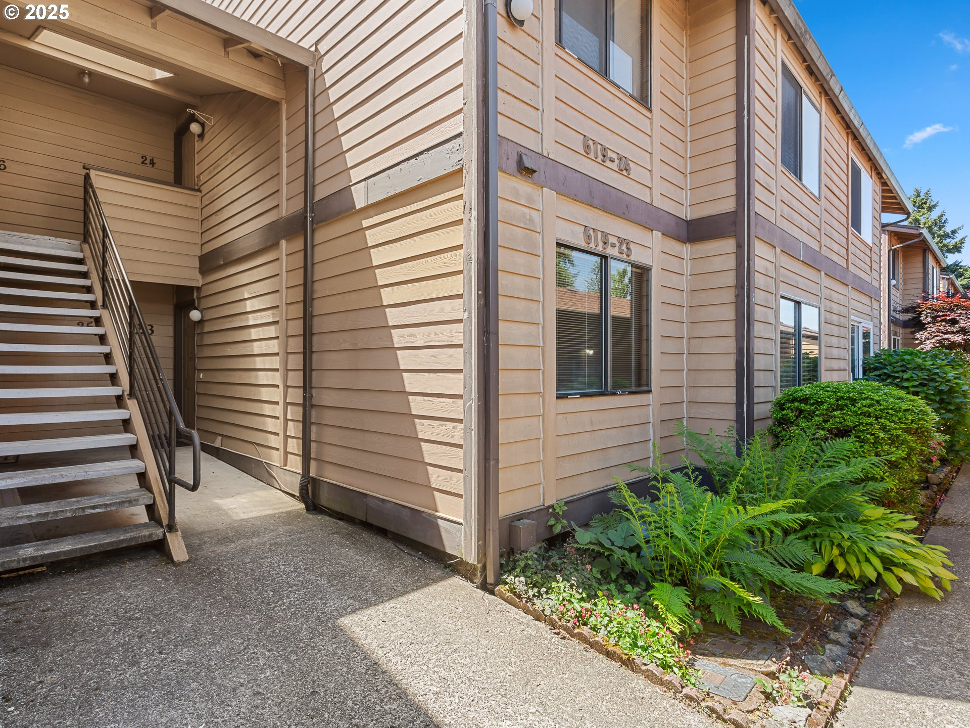 Photo #2: 623129706 Listing 