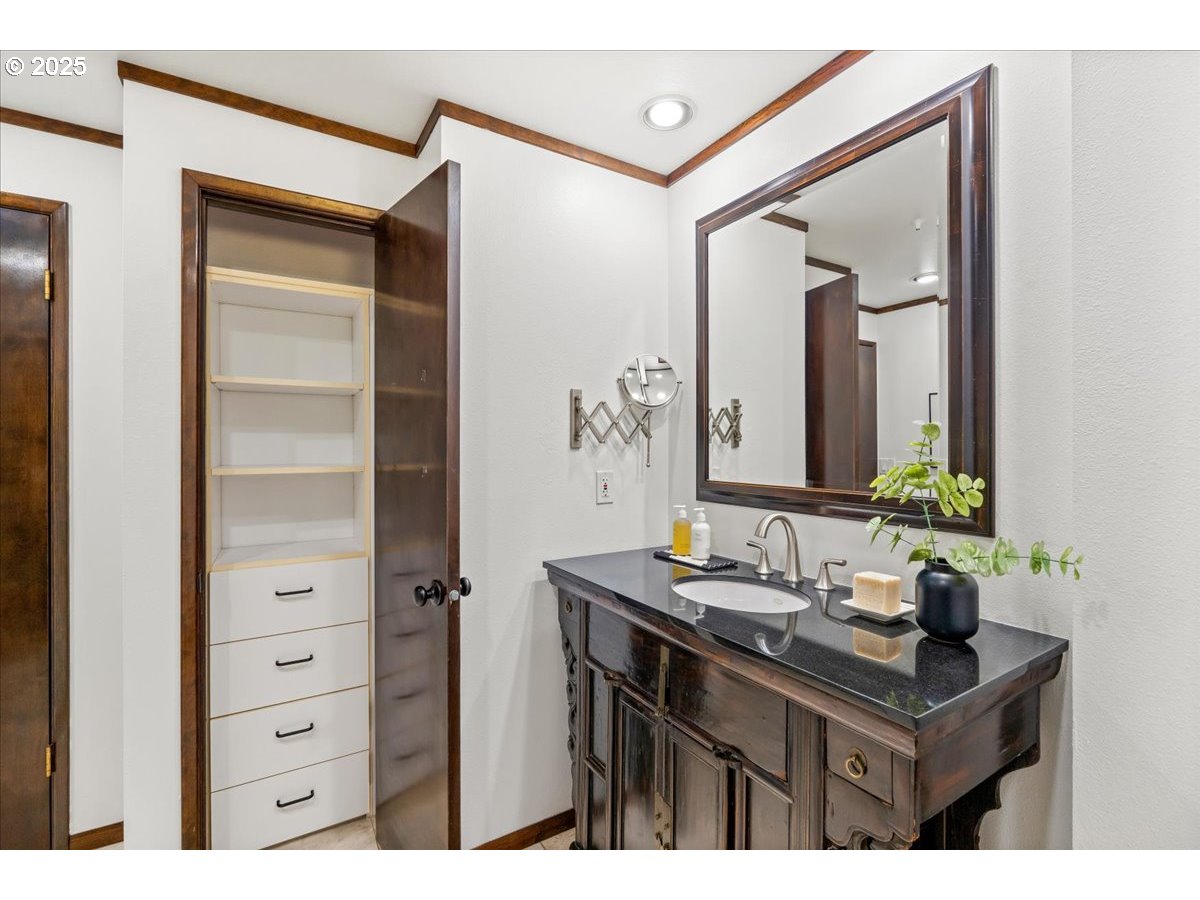 4470 LAKEVIEW BLVD, Lake Oswego, OR, 97035