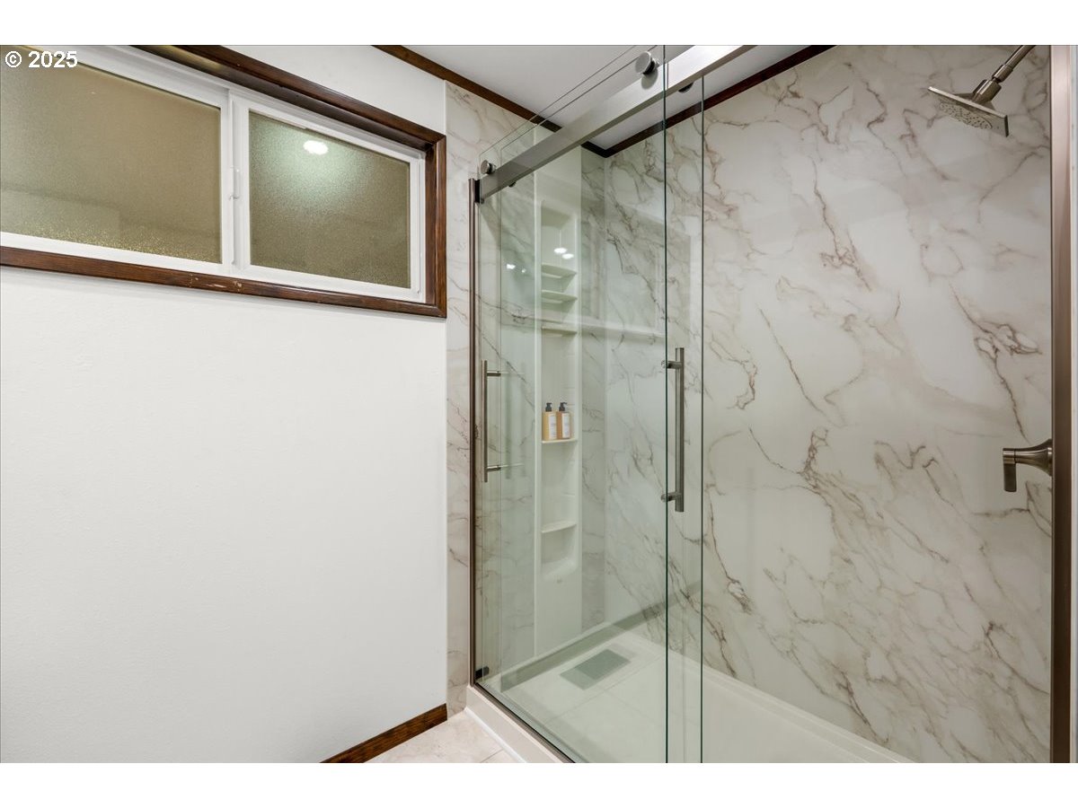 4470 LAKEVIEW BLVD, Lake Oswego, OR, 97035