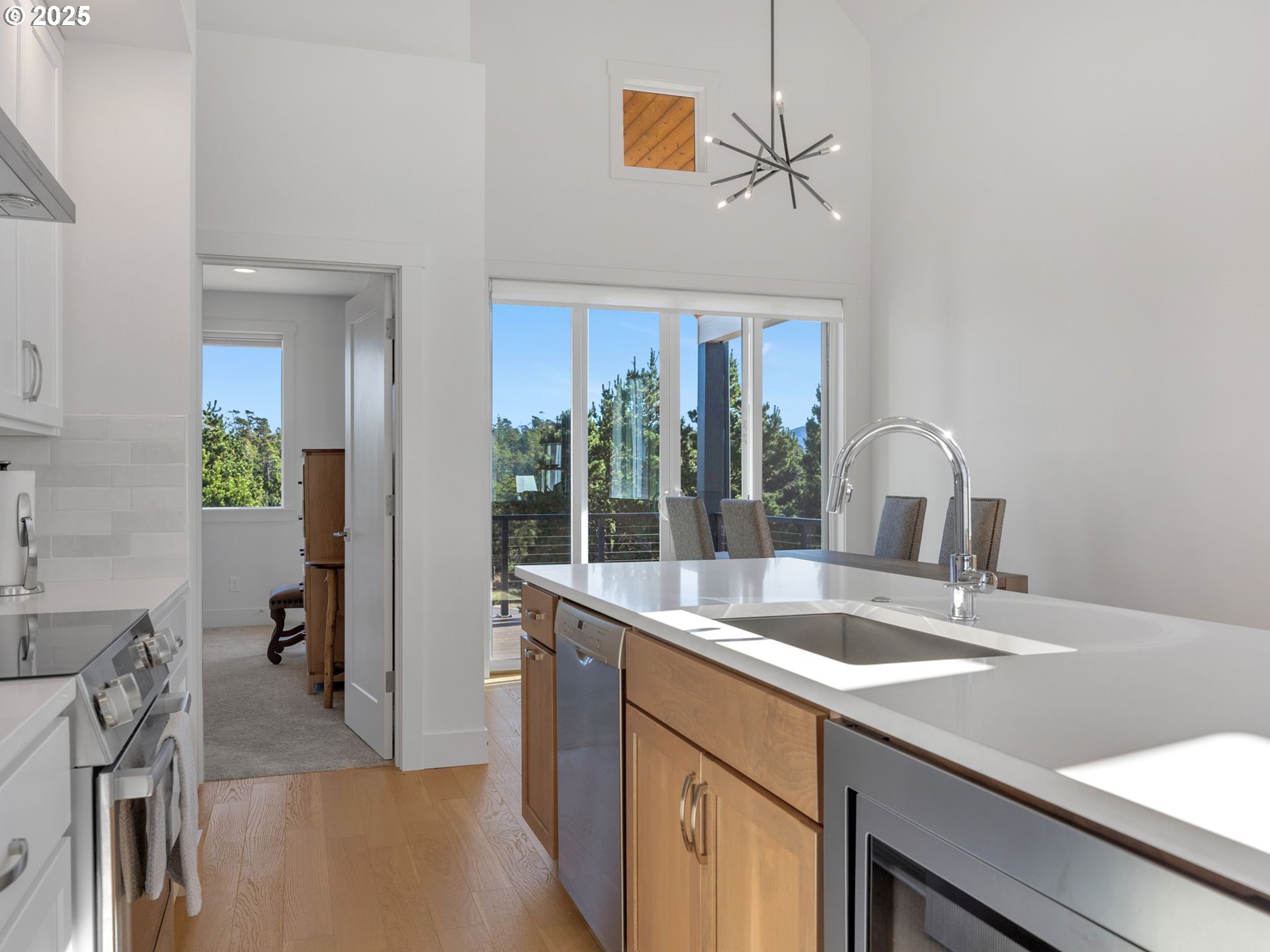558 SEA VIEW DR, Manzanita, OR, 97130