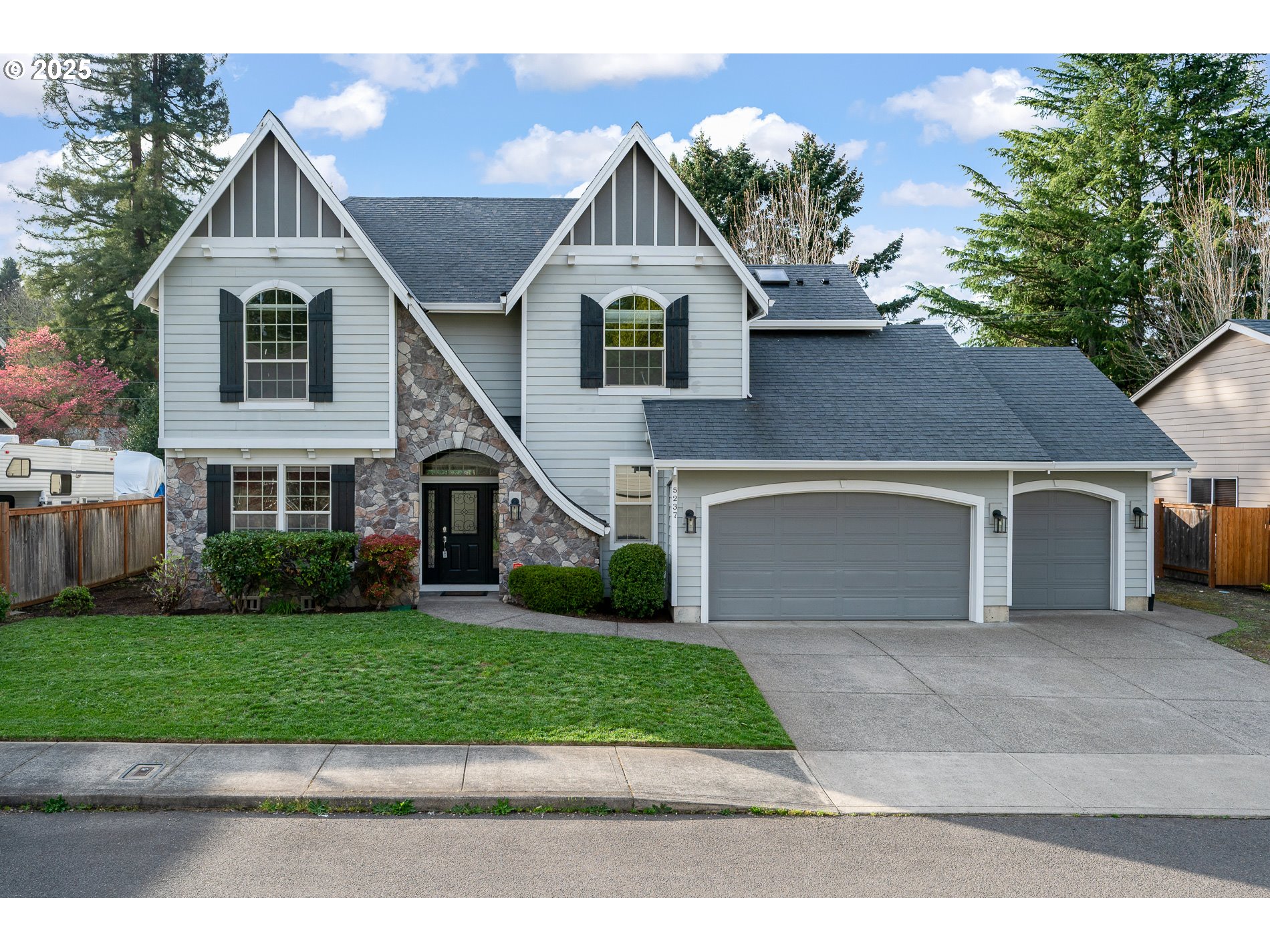 5237 SE CASTLE ROCK CT