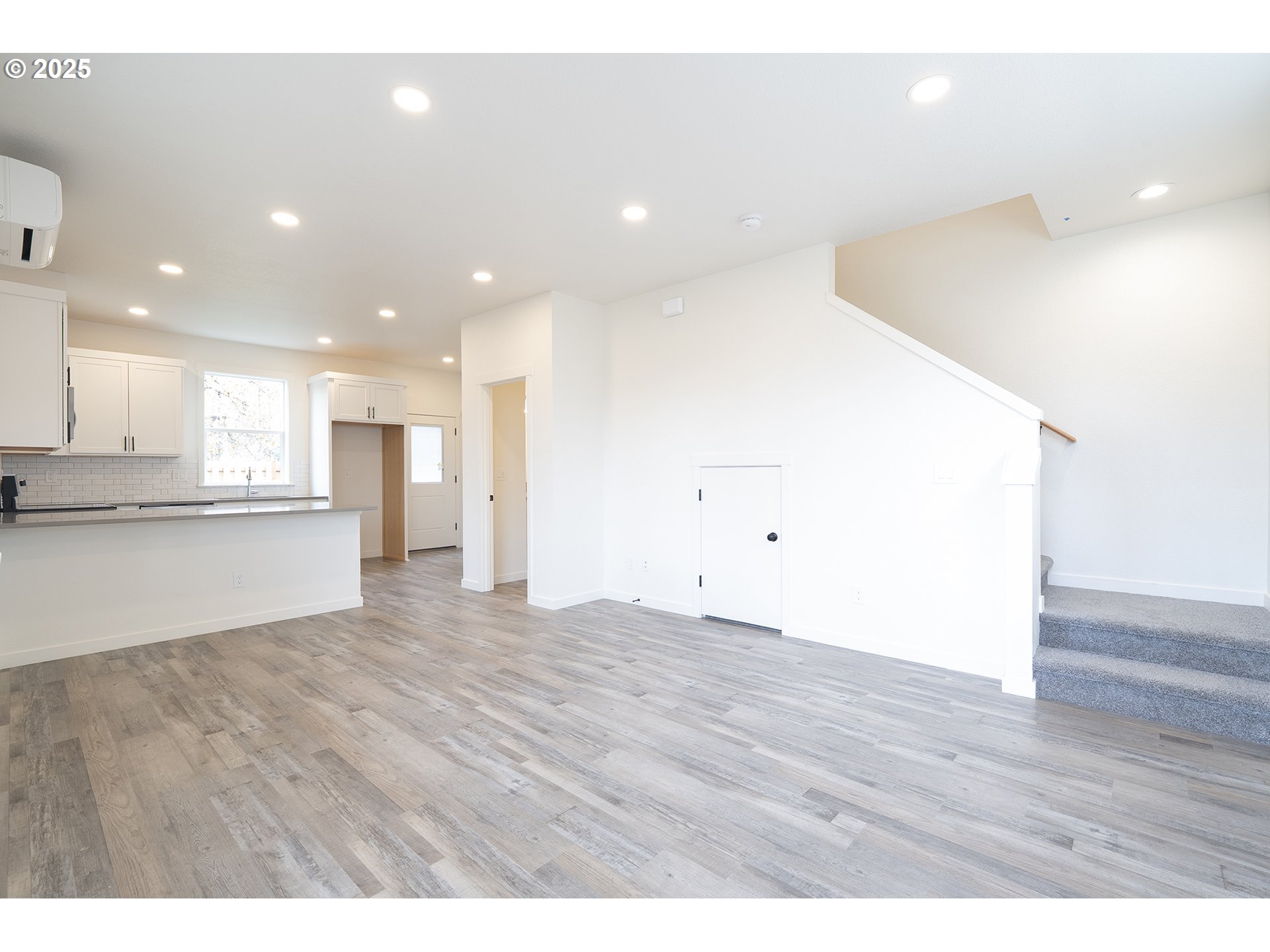 Photo #4: 627822971 Listing: Photo #4