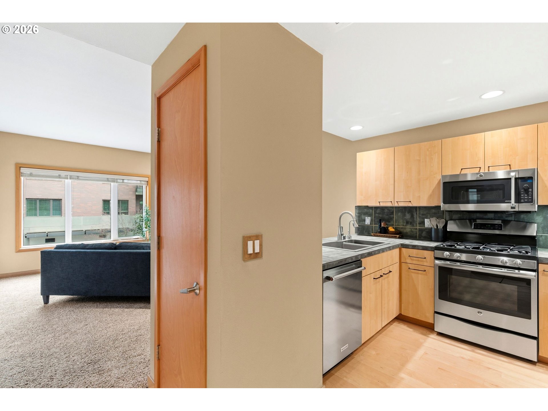 Photo #5: 628633958 Listing: Photo #5