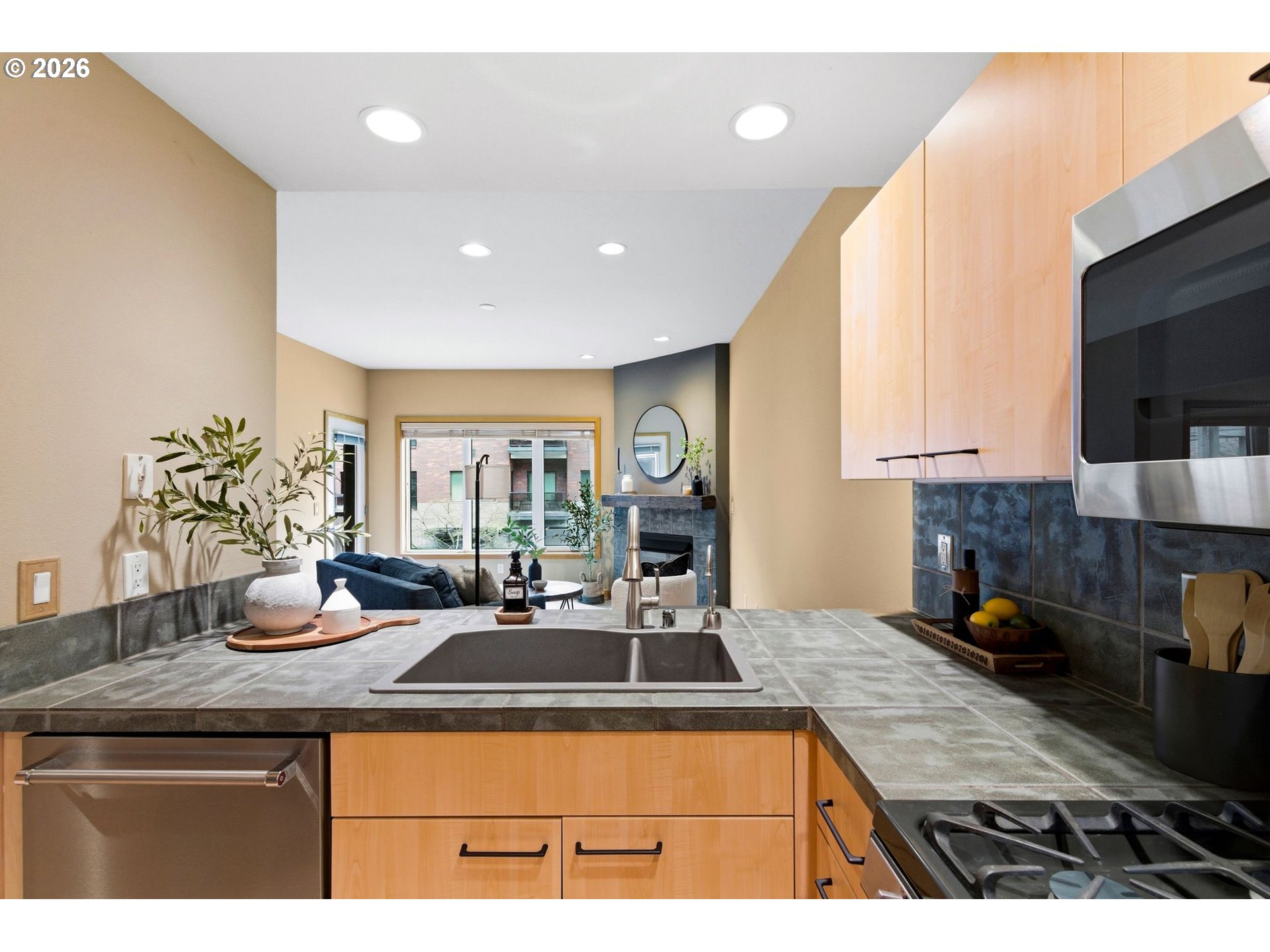 Photo #8: 628633958 Listing: Photo #8