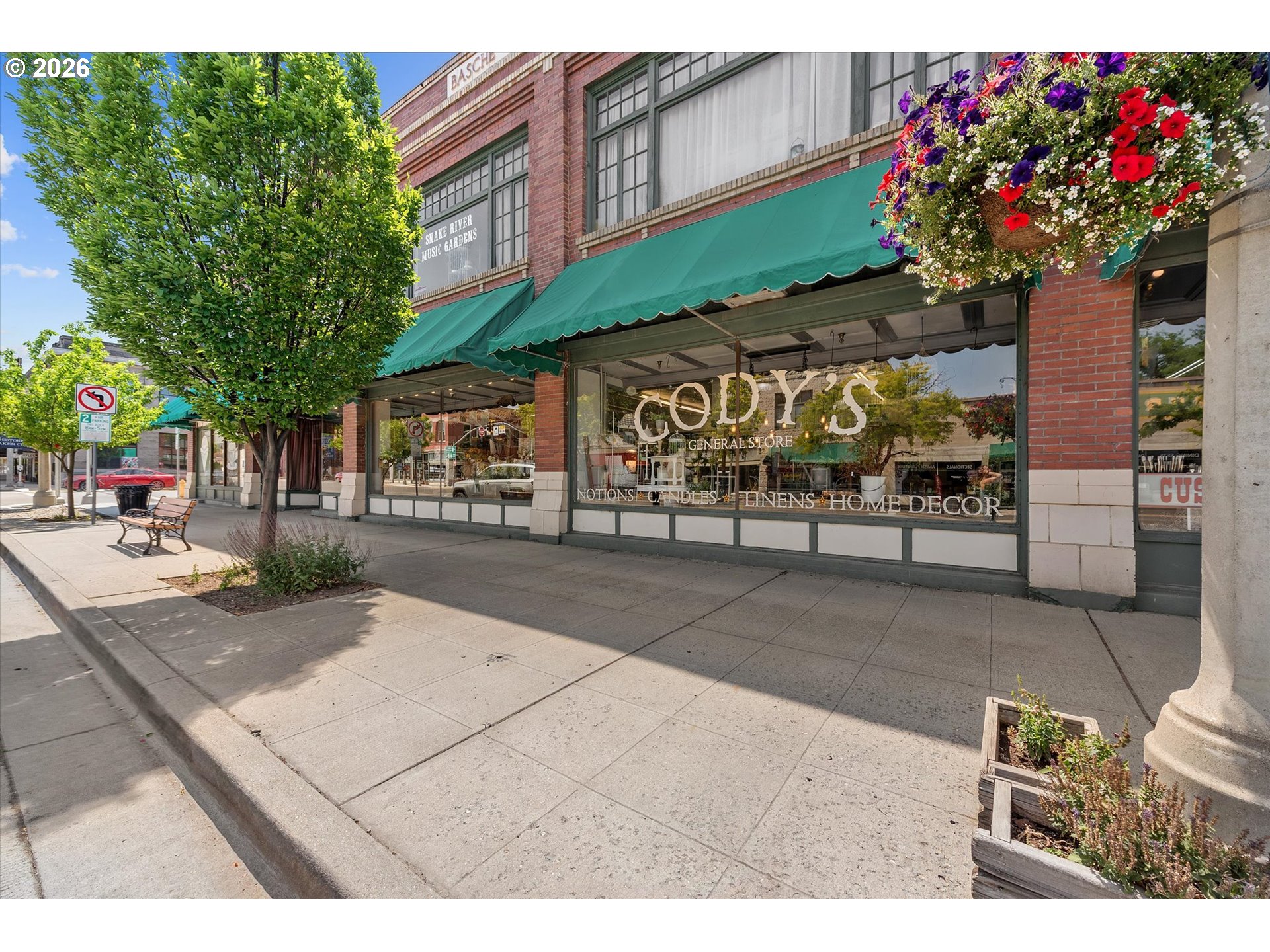 2101 Main St