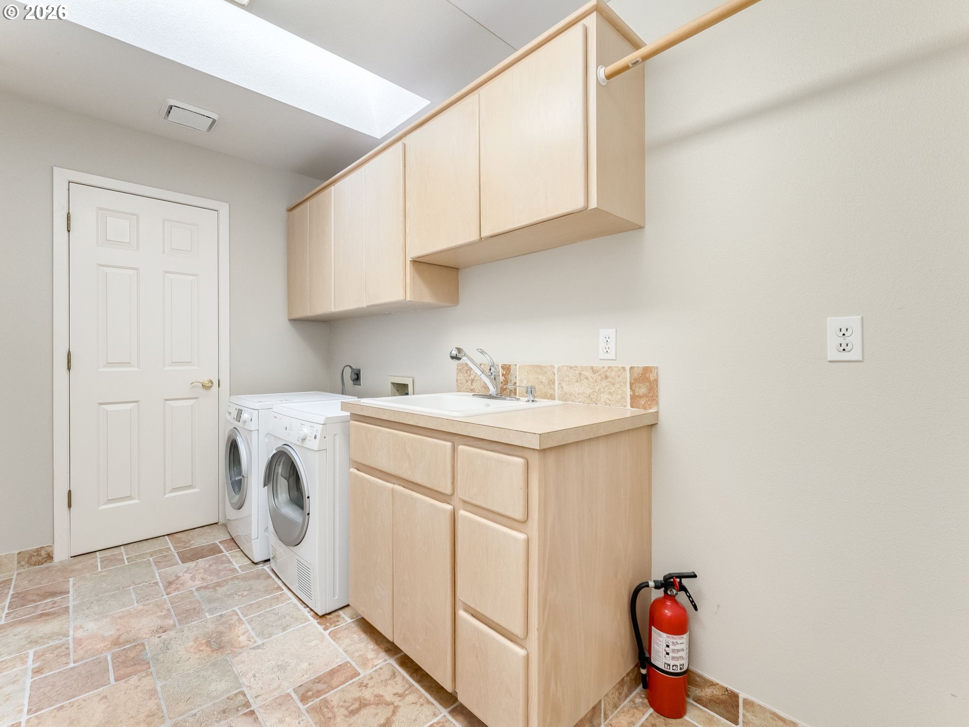 Photo #2: 631789529 Listing: Photo #2