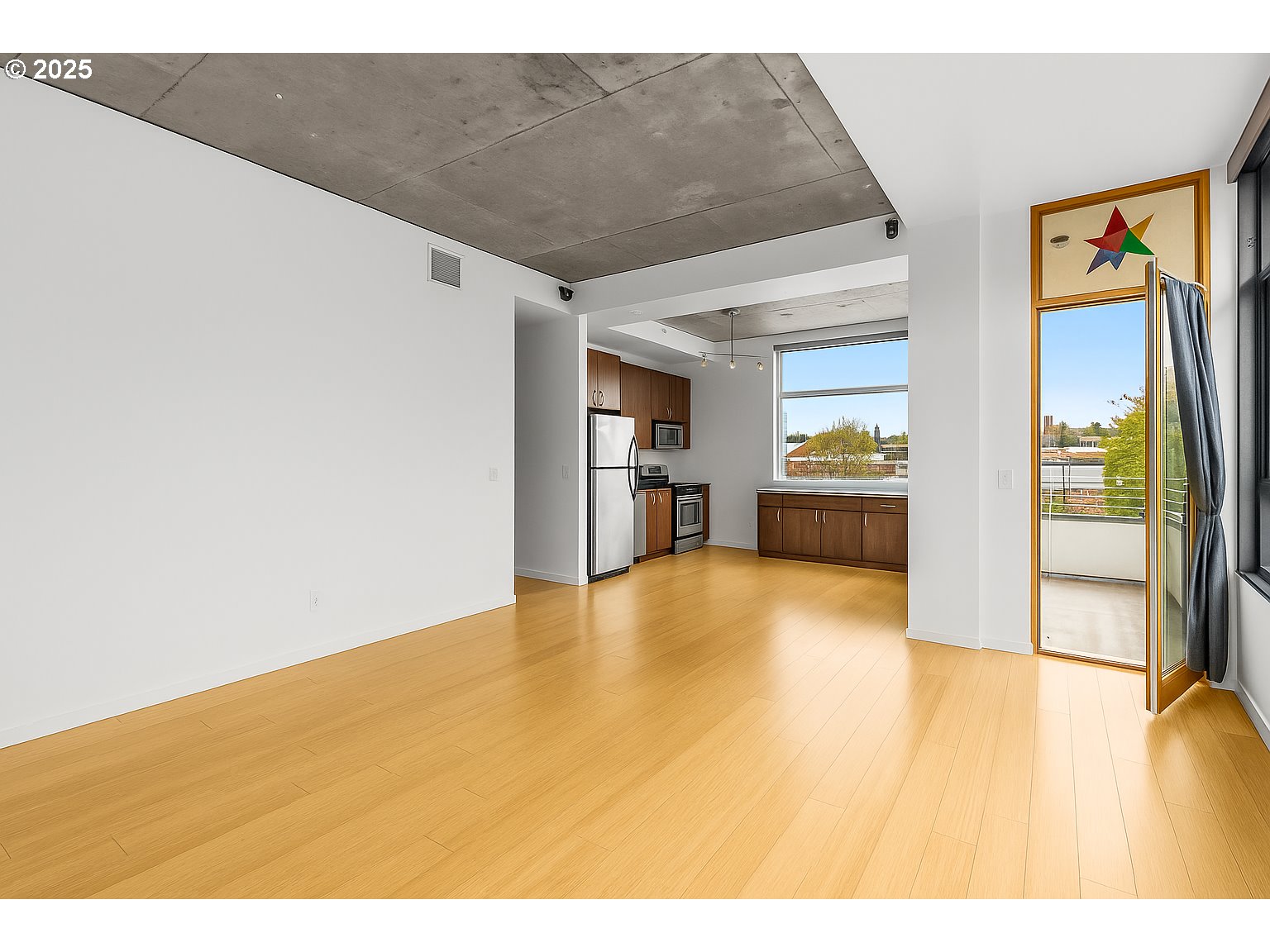 Photo #4: 631981835 Listing: Photo #4