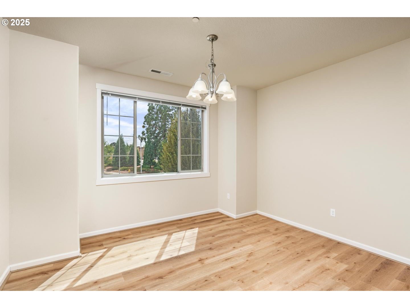 Photo #4: 633250943 Listing 