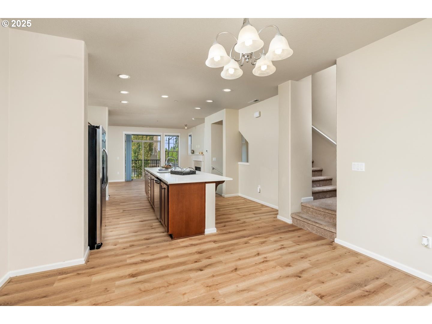 Photo #5: 633250943 Listing 
