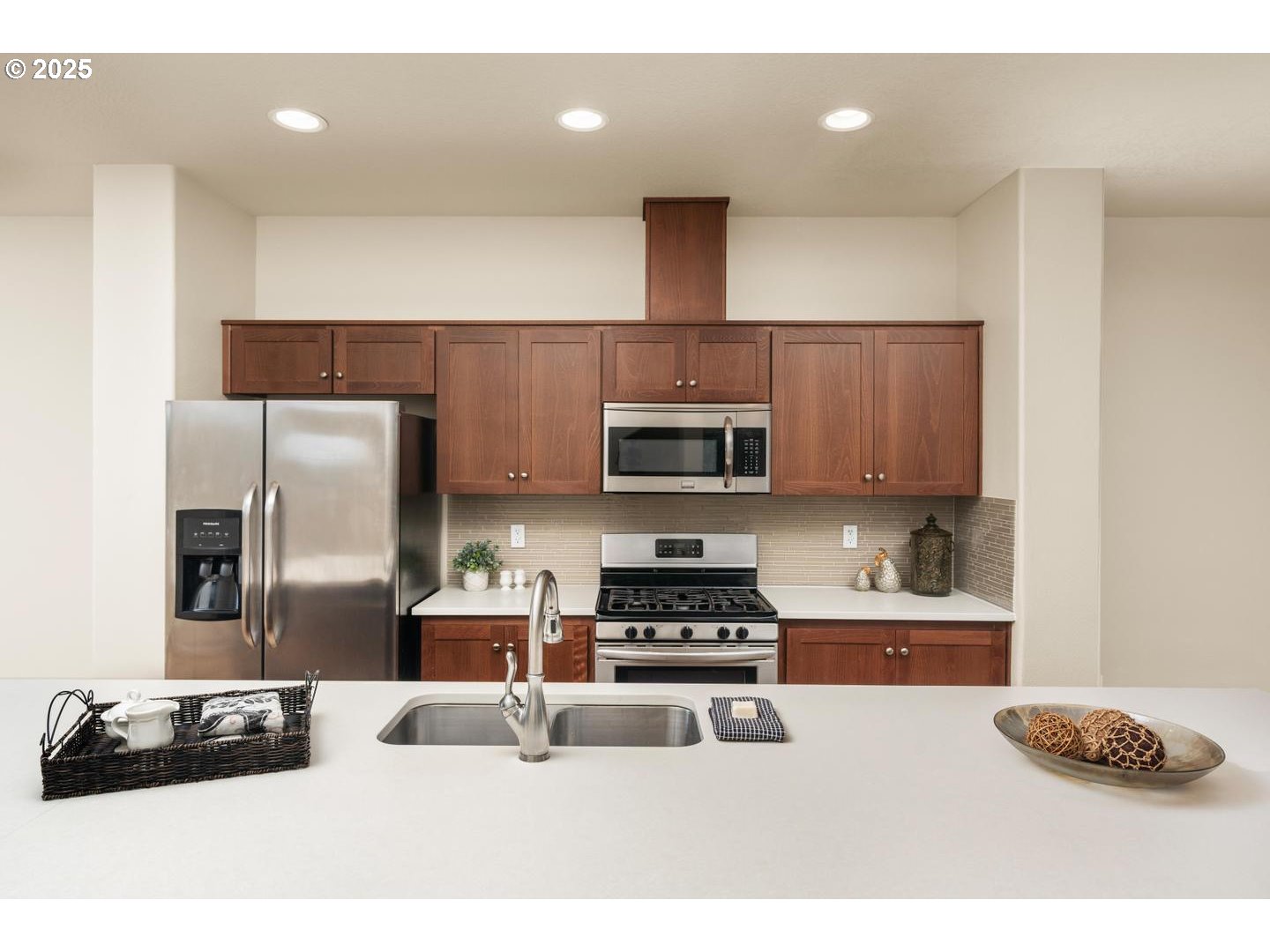 Photo #2: 633250943 Listing 