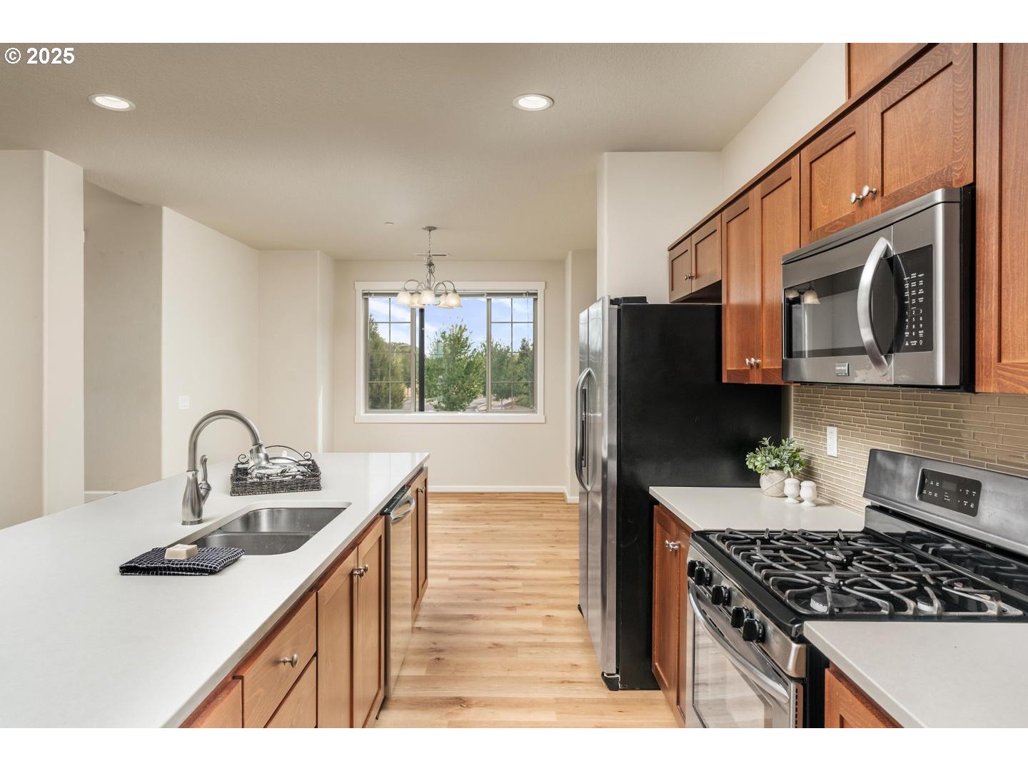 Photo #3: 633250943 Listing 