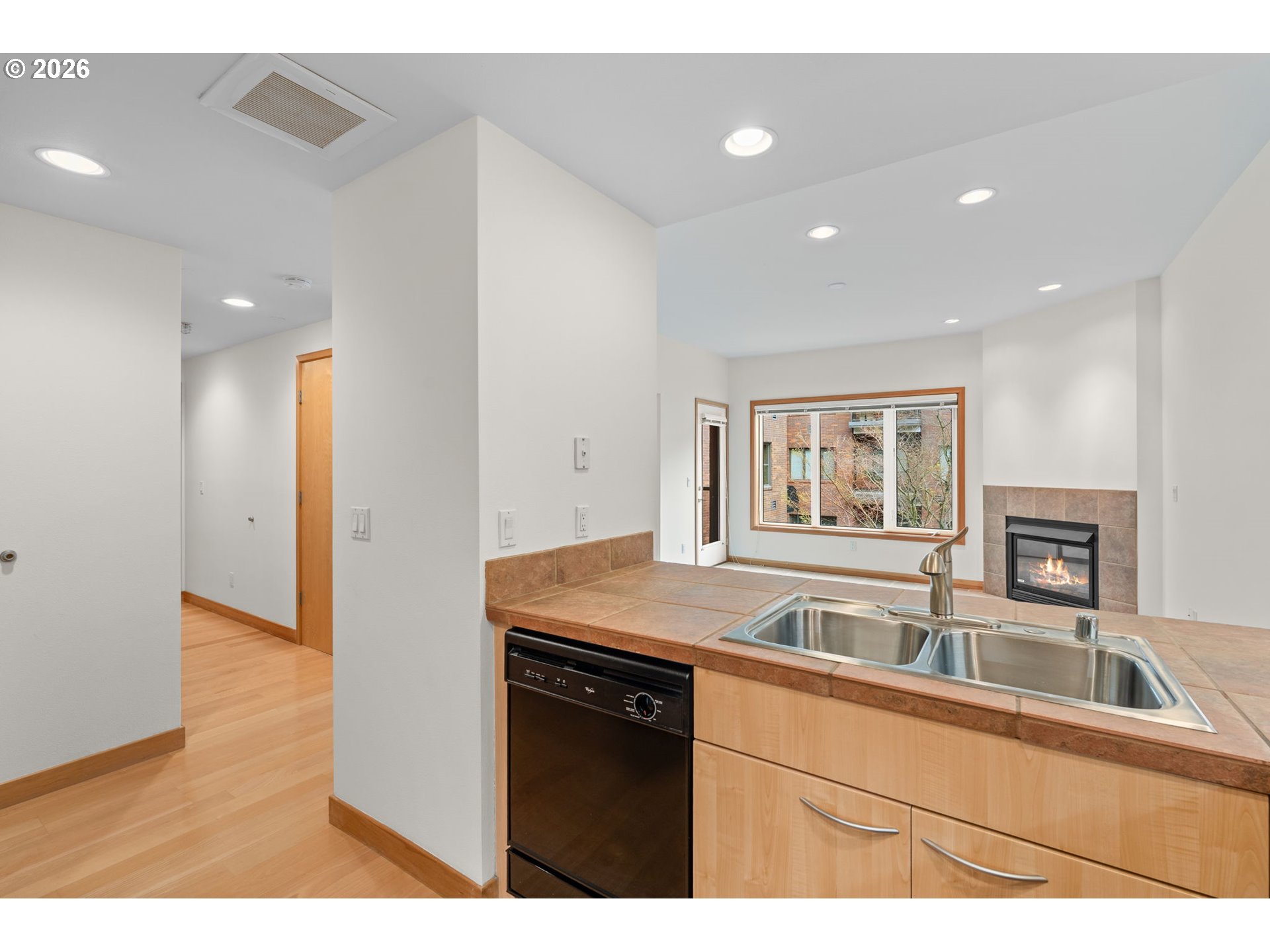 Photo #9: 633668476 Listing: Photo #9