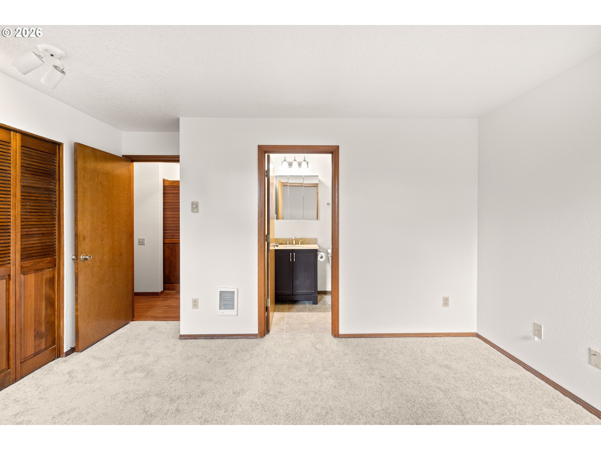 Photo #19: 635086198 Listing: Photo #19