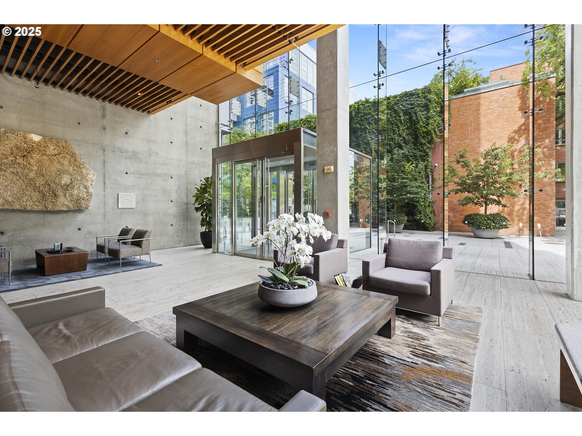 Photo #3: 635688979 Listing 
