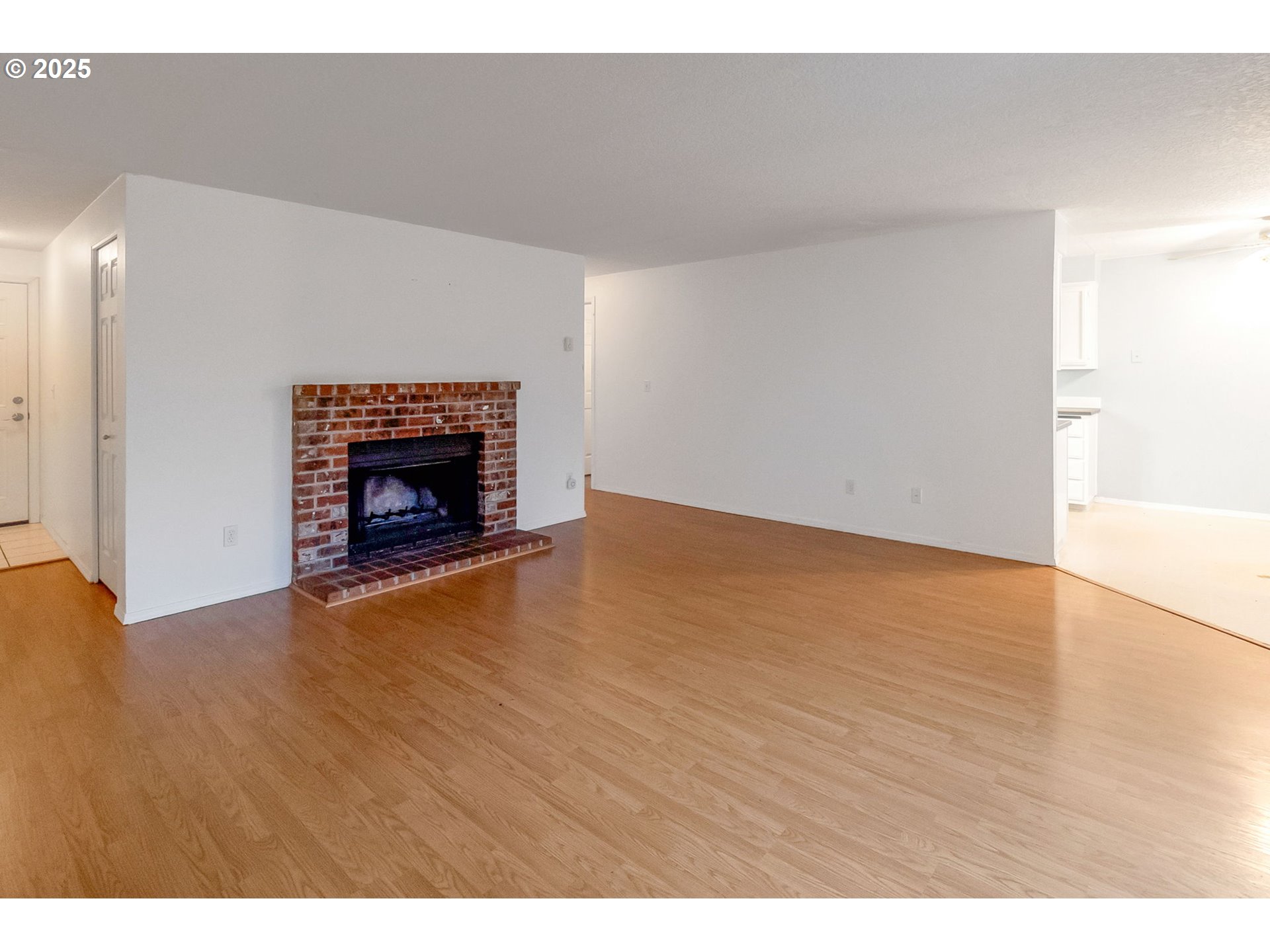 Photo #5: 636048233 Listing 