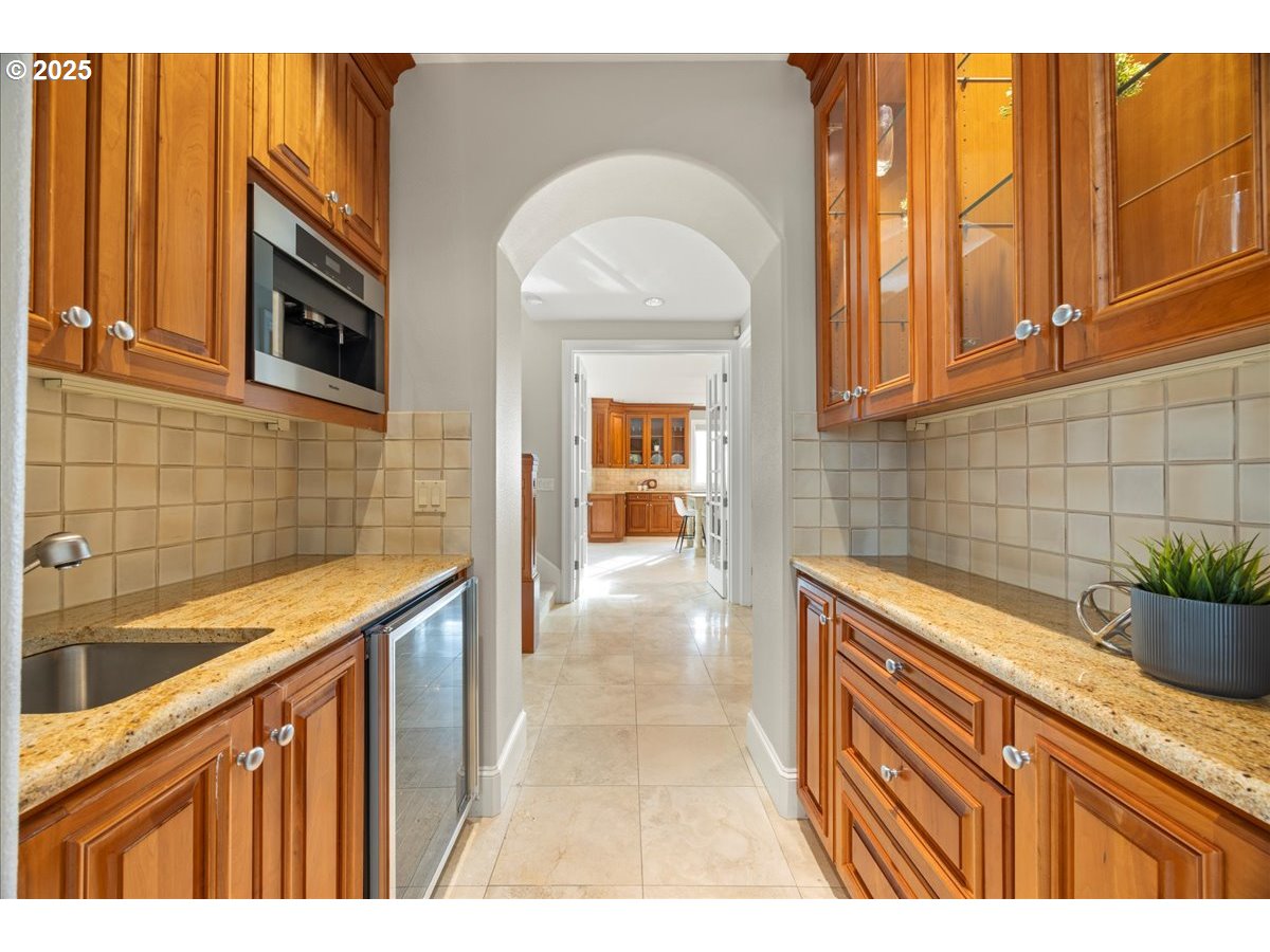 9228 NW MCKENNA DR, Portland, OR, 97229