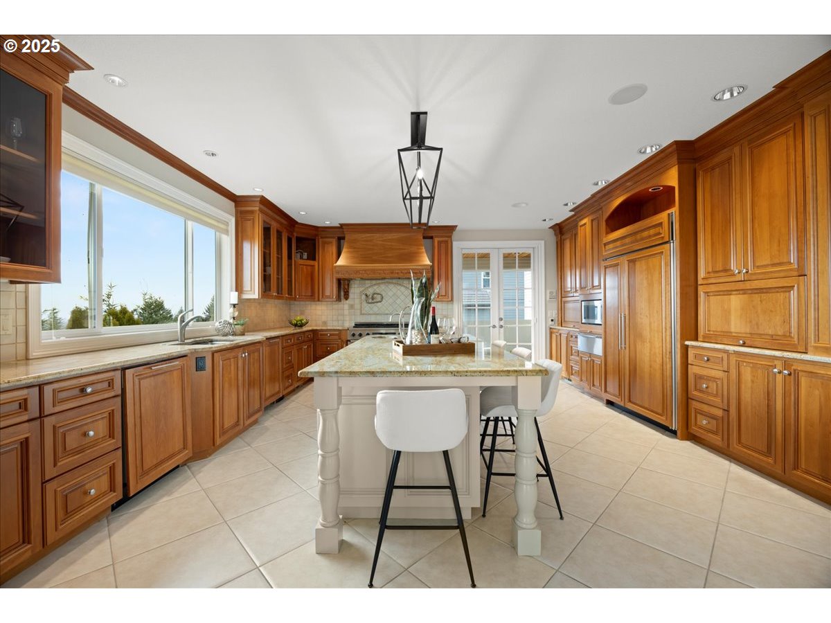 9228 NW MCKENNA DR, Portland, OR, 97229