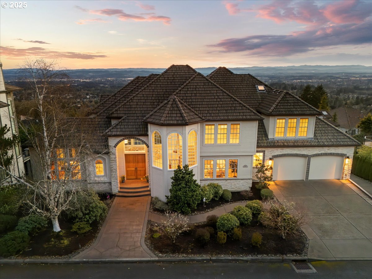 9228 NW MCKENNA DR, Portland, OR, 97229