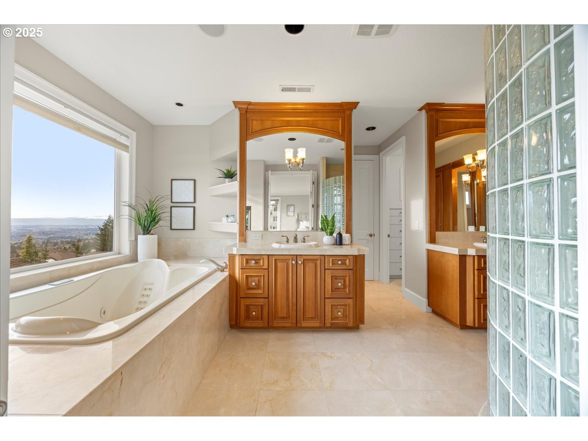 9228 NW MCKENNA DR, Portland, OR, 97229